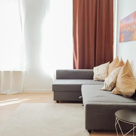 Apartment Zentrum, 2r, Eigene Terrasse, Wifi, 4p, Modern, Ruhig