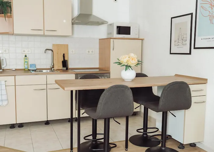 Zentrum, 2r, Eigene Terrasse, Wifi, 4p, Modern, Ruhig Appartement *