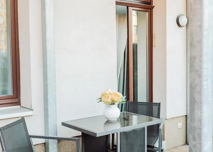 Zentrum, 2r, Eigene Terrasse, Wifi, 4p, Modern, Ruhig Appartement